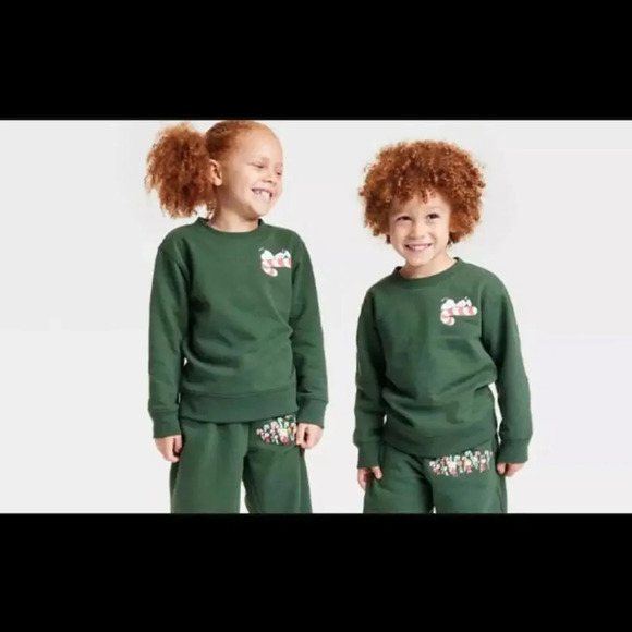 NWT Peanuts Snoopy Christmas Pullover Crewneck Sweatshirt Size 12m Green - Picture 2 of 16